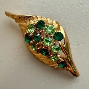 Leaf Brooch Green Rhinestone Emerald Peridot Textured Gold Tone Lucky 12 Tree